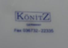 Lade das Bild in den Galerie-Viewer, 3er TEEGEDECK - Porzellan, Porzellan Weihnachtsbaum Kinder Fahrrad Schneemann Linien Randdekor