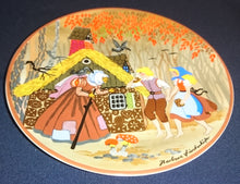 Lade das Bild in den Galerie-Viewer, SAMMELTELLER "Gebrüder Grimm Märchen" "Hänsel & Gretel" - Porzellan, Märchen Dekor Barbara Fürstenhöfer Designerin