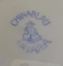 Lade das Bild in den Galerie-Viewer, 2er Set UNTERTASSEN - Porzellan, China Blau Goldrand Relief Dekor