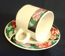 Lade das Bild in den Galerie-Viewer, KAFFEETASSE - Porzellan, Modern Blumenrand Motiv Dekor