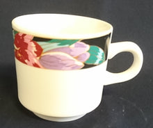 Lade das Bild in den Galerie-Viewer, KAFFEETASSE - Porzellan, Modern Blumenrand Motiv Dekor