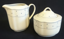 Lade das Bild in den Galerie-Viewer, ZUCKERDOSE MIT DECKEL - Porzellan, Geometrisches Karo Punkte Tupfen Linien Gewölbter Relief Rand Motiv Dekor (BC)