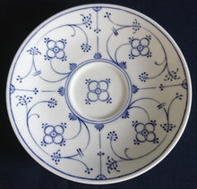 Lade das Bild in den Galerie-Viewer, 2er KAFFEEGEDECK "Ingres Weiss" - Porzellan, Indisch Blau Strohblume Motiv Dekor (Grüner Markenstempel)