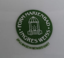 Lade das Bild in den Galerie-Viewer, 2er Set DESSERTTELLER "Ingres Weiss" - Porzellan, Breiter Blumen Blüten Ausschnitt Dekorrand