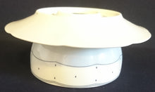 Lade das Bild in den Galerie-Viewer, SAUCIER - Porzellan, Geometrisches Karo Punkte Tupfen Linien Gewölbter Relief Rand Motiv Dekor (BC)