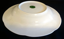 Lade das Bild in den Galerie-Viewer, SUPPENTELLER - Porzellan, Geometrisches Karo Punkte Tupfen Linien Gewölbter Relief Rand Motiv Dekor