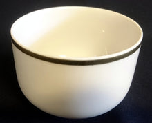 Lade das Bild in den Galerie-Viewer, 5er Set KAFFEEKANNE MIT DECKEL & MILCHKÄNNCHEN & ZUCKERDOSE MIT DECKEL "Ingres Weiss" - Porzellan, Goldrand Linien Blatt Blätter Rosenblüte Relief Form Motiv Dekor