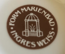 Lade das Bild in den Galerie-Viewer, ZUCKERDOSE MIT DECKEL "Ingres Weiss" - Porzellan, Goldrand Linien Blatt Blätter Rosenblüte Relief Form Motiv Dekor