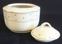 Lade das Bild in den Galerie-Viewer, ZUCKERDOSE MIT DECKEL - Porzellan, Geometrisches Karo Punkte Tupfen Linien Gewölbter Relief Rand Motiv Dekor (BC)