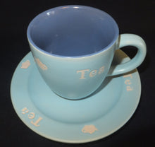 Lade das Bild in den Galerie-Viewer, 4er Set TEEGEDECKE - Keramik / Steingut, 2färbiges Teekannen Motiv Tea Aufschrift Dekor