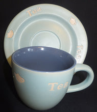 Lade das Bild in den Galerie-Viewer, 4er Set TEEGEDECKE - Keramik / Steingut, 2färbiges Teekannen Motiv Tea Aufschrift Dekor