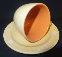 Lade das Bild in den Galerie-Viewer, 2er TEEGEDECK - Keramik / Steingut, Gelb Orange, 2färbiges Teekannen Motiv Tea Aufschrift Dekor