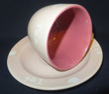 Lade das Bild in den Galerie-Viewer, 4er Set TEEGEDECKE - Keramik / Steingut, 2färbiges Teekannen Motiv Tea Aufschrift Dekor