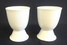 Lade das Bild in den Galerie-Viewer, 2er Set EIERBECHER - Porzellan, Klassisches Gastronomie Einfärbiges Motiv Form Dekor