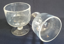 Lade das Bild in den Galerie-Viewer, 2er Set EISDESSERT BECHER - Press- / Hartglas, Kreisförmiges Geometrisches Dekor