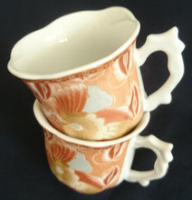 Lade das Bild in den Galerie-Viewer, ESPRESSOTASSE - Porzellan, Perlmutt Effekt Abstrakt Flora Fauna Pflanzen Motiv Gewölbte Form Dekor