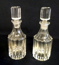 Lade das Bild in den Galerie-Viewer, LEERER FLACON - Press- / Hartglas, Klarer Teilschliff Kantiger Form Motiv Dekor