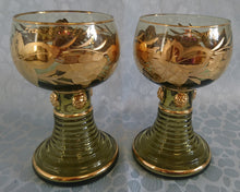 Lade das Bild in den Galerie-Viewer, ANDENKEN RÖMERGLAS "Frankfurt am Main" - Press- / Hartglas, Trauben Blätter Goldklumpen Goldrand Aufschrift Dekor