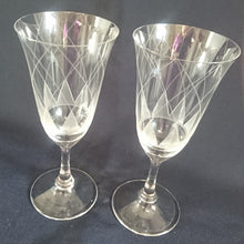 Lade das Bild in den Galerie-Viewer, 2er Set GETRÄNKEGLÄSER - Kristallglas, Geometrisches Dreieck Linien Mattiert Geschliffenes Dekor