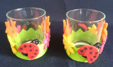 Lade das Bild in den Galerie-Viewer, TEELICHTGLAS - Hartglas & Filz, Wiesenblumen Blüten Marienkäfer Motiv Dekor (G)