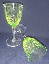 Lade das Bild in den Galerie-Viewer, LIKÖR~ GETRÄNKEGLAS- 24% Pbo Bleikristall, Abstrakter Grashalm Gräserhalme Motiv Dekor