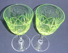 Lade das Bild in den Galerie-Viewer, LIKÖR~ GETRÄNKEGLAS- 24% Pbo Bleikristall, Abstrakter Grashalm Gräserhalme Motiv Dekor