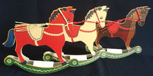 Lade das Bild in den Galerie-Viewer, 3er Set SCHAUKELPFERDE FIGUREN - Balsaholz, Tiere Pferde Sattel Motiv Form Dekor