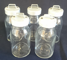 Lade das Bild in den Galerie-Viewer, 5er Set KLEINE VORRATSDÖSCHEN MIT DECKEL - Press- / Hartglas & Metall, Klassische Ländliche Milchbehälter Form