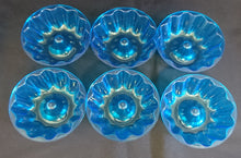 Lade das Bild in den Galerie-Viewer, 2er Set KLEINE DESSERTFORMEN - Kunststoff, Gugelhupf Form Dekor