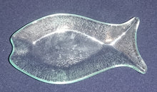Lade das Bild in den Galerie-Viewer, ABLAGESCHÄLCHEN - Hartglas, Klares Fischform Dekor