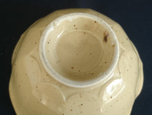 Lade das Bild in den Galerie-Viewer, BEILAGENSCHÜSSEL - Keramik / Steingut, Gesprenkeltes Linien Dekor