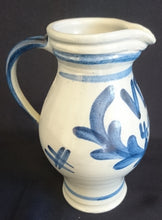 Lade das Bild in den Galerie-Viewer, APFELWEINKRUG BEMBEL - Keramik / Steingut, Aufschrift "VDO 4.12.82" Dekor, Handbemalt