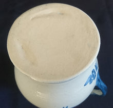 Lade das Bild in den Galerie-Viewer, APFELWEINKRUG BEMBEL - Keramik / Steingut, Aufschrift "VDO 4.12.82" Dekor, Handbemalt