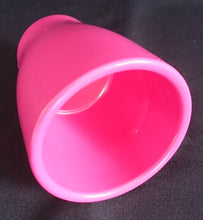 Lade das Bild in den Galerie-Viewer, BLUMENÜBERTOPF - Klein, Keramik / Steingut, Einfärbiges Pinkes Dekor