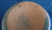 Lade das Bild in den Galerie-Viewer, BLUMENVASE - Keramik / Steingut, Streifen Linien Kreise Pflanzen Blätter Motiv Dekor, Handarbeit / Handmade