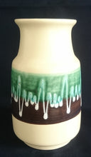 Lade das Bild in den Galerie-Viewer, BLUMENVASE - Keramik / Steingut, Modernes Frequenz Balken Dekor