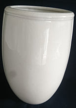 Lade das Bild in den Galerie-Viewer, BLUMENVASE - Keramik / Steingut, Trauben Obst Blätterzweige Gold Dekor