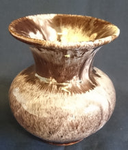 Lade das Bild in den Galerie-Viewer, BLUMENVASE - Keramik / Steingut, Meliertes Abstraktes Schleier Motiv Dekor