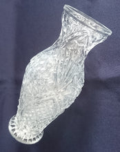 Lade das Bild in den Galerie-Viewer, BLUMENVASE - Press- / Hartglas, Klassisch Style, Abstraktes Geschliffenes Blumendekor