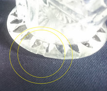 Lade das Bild in den Galerie-Viewer, BLUMENVASE - Press- / Hartglas, Klassisch Style, Abstraktes Geschliffenes Blumendekor