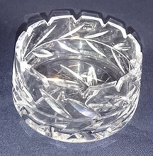 Lade das Bild in den Galerie-Viewer, BONBONSCHÄLCHEN - 24% Pbo Bleikristall, Stern Flora Blatt Blätter Pflanzen Motiv Dekor