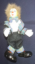 Lade das Bild in den Galerie-Viewer, CLOWN PUPPE - Mittelgroß, Stoff / Porzellan, Handarbeit, Handbemalt (A)