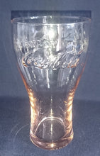 Lade das Bild in den Galerie-Viewer, GETRÄNKEGLAS COCA COLA - Hartglas, Relief Noppen Punkte Schriftzug Motiv Dekor