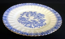 Lade das Bild in den Galerie-Viewer, DESSERTTELLER - Porzellan, China Blau Goldrand Relief Dekor