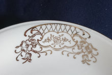 Lade das Bild in den Galerie-Viewer, 2er Set DESSERTTELLER - Porzellan, Unterschiedliches Abstraktes Blumen Motiv Goldrand Dekor (A+B)