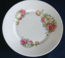 Lade das Bild in den Galerie-Viewer, DESSERTTELLER - Porzellan, Rosenblumenstrauß Motiv Goldrand Dekor