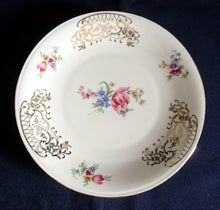 Lade das Bild in den Galerie-Viewer, 2er Set DESSERTTELLER - Porzellan, Abstraktes Blumen Motiv Goldrand Dekor