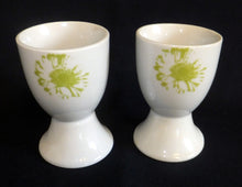 Lade das Bild in den Galerie-Viewer, EIERBECHER - Porzellan, Farbklecks- / Fleck Dekor