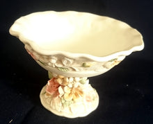 Lade das Bild in den Galerie-Viewer, EISDESSERT BECHER - Keramik / Steingut, Jugendstil Blumen Blüten Strauß Flora Relief Design Dekor