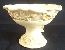 Lade das Bild in den Galerie-Viewer, EISDESSERT BECHER - Keramik / Steingut, Jugendstil Blumen Blüten Strauß Flora Relief Design Dekor